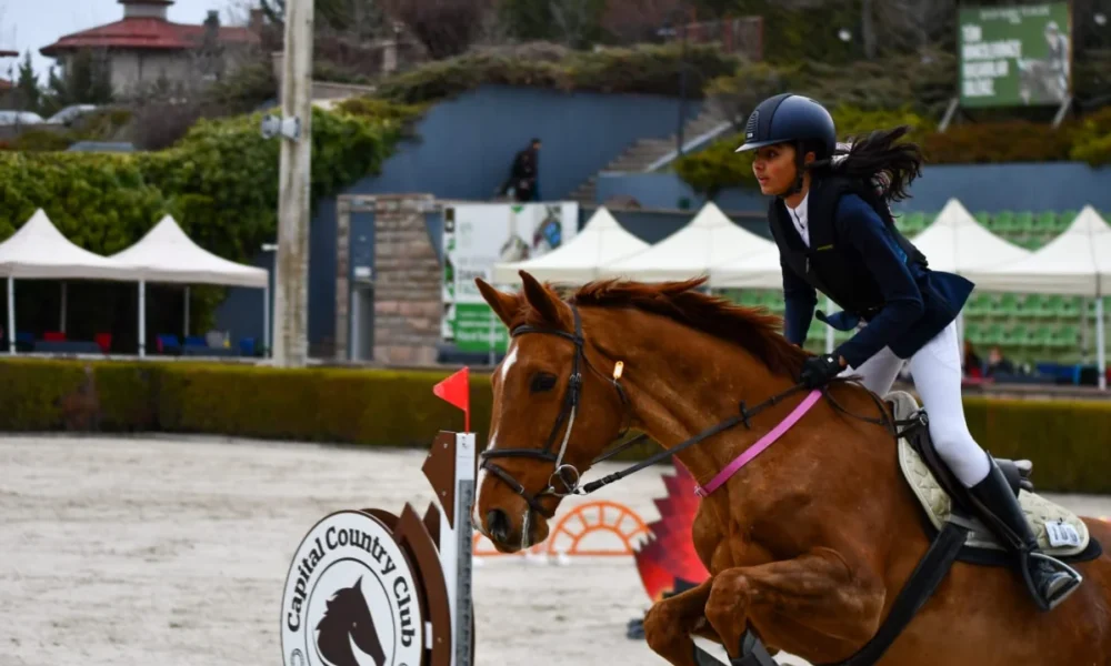 Ankara’da binicilik rüzgarı: Defne Turasan zirveye adını yazdırdı