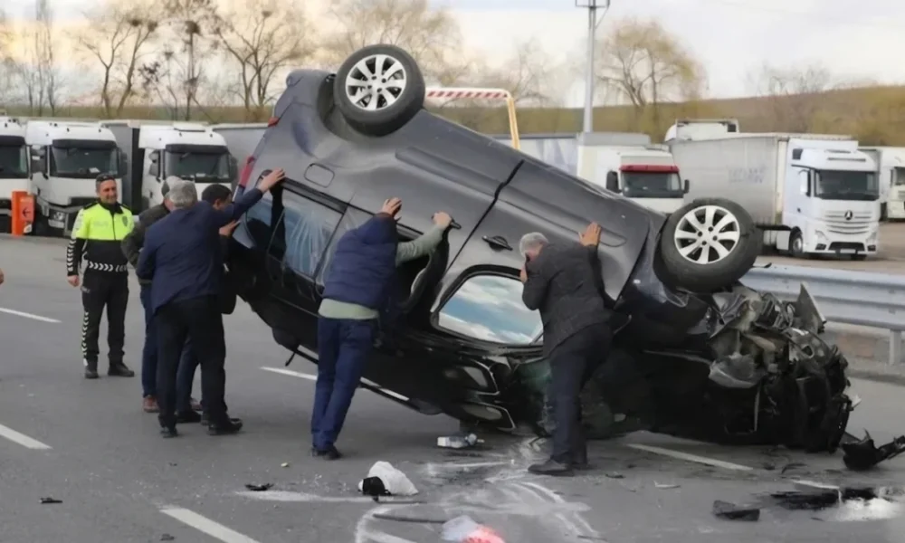 Erzurum’da kavşakta dehşet anları: Çarpışan araçlarda 4 kişi yaralandı