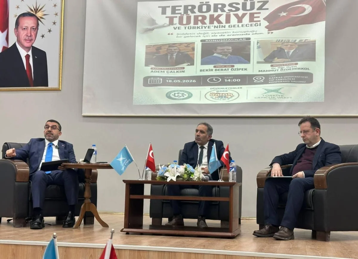 Kafkas Üniversitesi’nde söyleşi: "Terörsüz Türkiye ve Türkiye'nin Geleceği" gençlerle konuşuldu