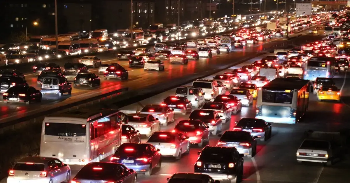 Türkiye’de trafiğe kayıtlı araç sayısı yükselmeye devam ediyor