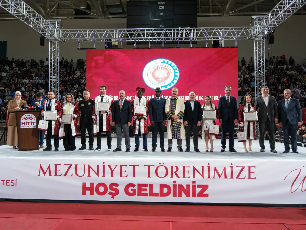Hitit Üniversitesi'nden 4 bin 300'den fazla öğrenci diplomalarını aldı