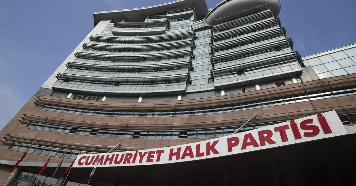 İzmir Büyükşehir Belediye Başkanı Cemil Tugay, CHP’den ayrıldığını duyurdu