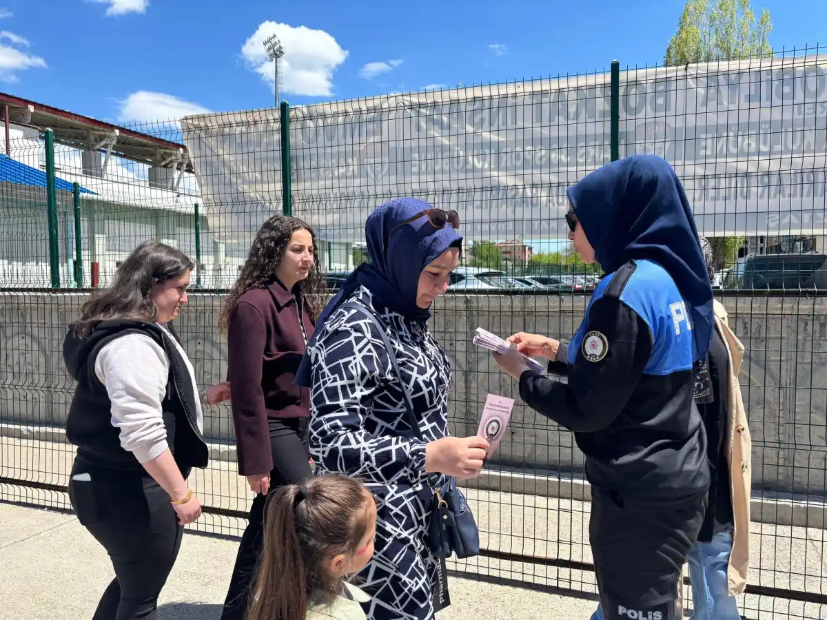 Kars Emniyeti'nden öğrencilere ve vatandaşlara güvenlik bilgilendirmesi