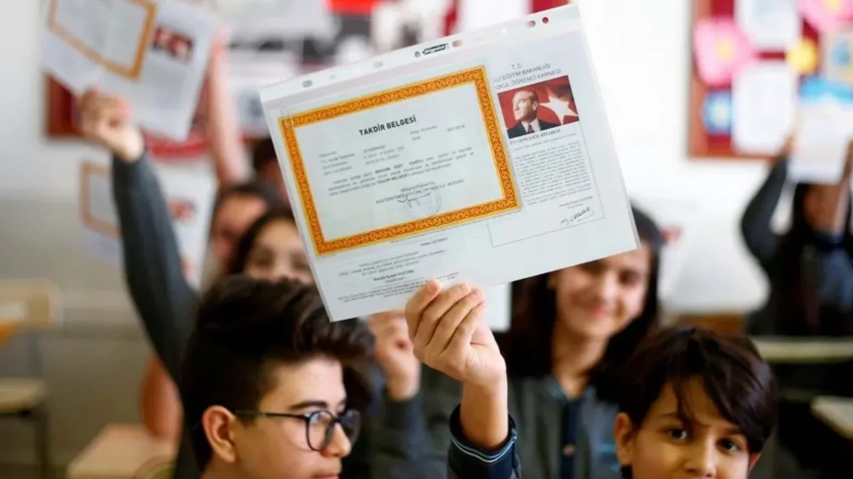 MEB 2026-2027 eğitim takvimini açıkladı: Karne ve tatil tarihleri belli oldu